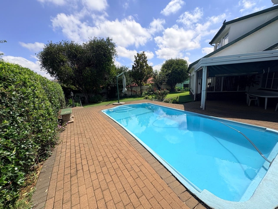 5 Bedroom Property for Sale in Glenanda Gauteng