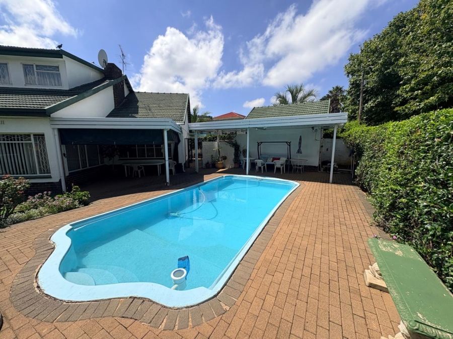 5 Bedroom Property for Sale in Glenanda Gauteng