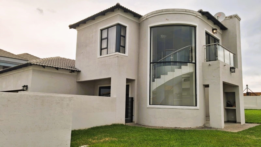 4 Bedroom Property for Sale in Blue Valley Golf Estate Gauteng