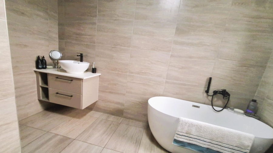 4 Bedroom Property for Sale in Blue Valley Golf Estate Gauteng