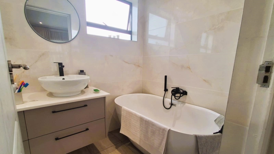 4 Bedroom Property for Sale in Blue Valley Golf Estate Gauteng