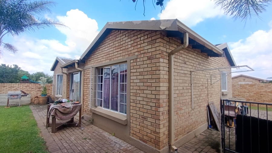 2 Bedroom Property for Sale in Heuwelsig Estate Gauteng