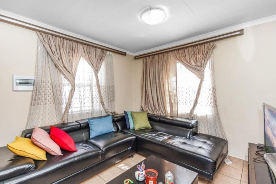 To Let 3 Bedroom Property for Rent in Thatch Hill Estate Gauteng