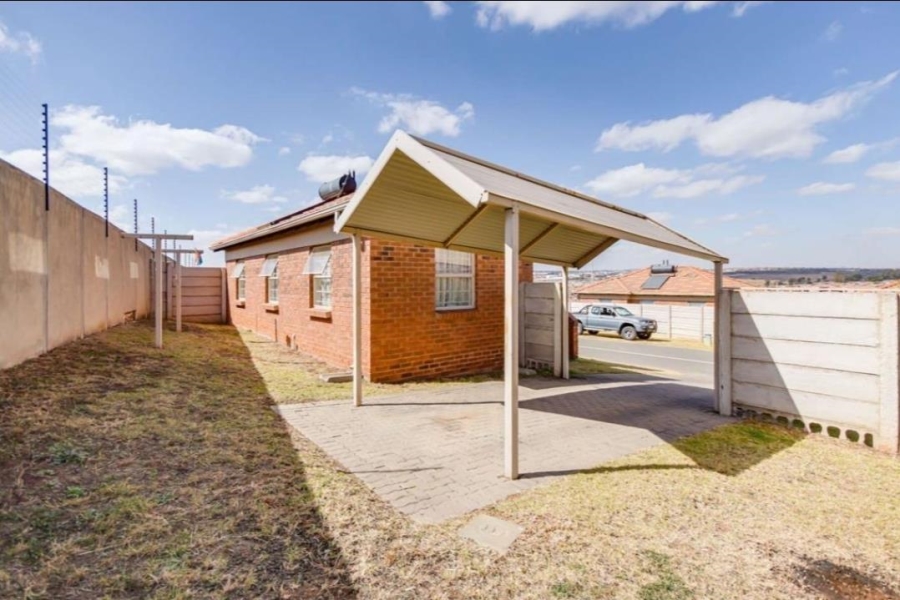 To Let 3 Bedroom Property for Rent in Thatch Hill Estate Gauteng