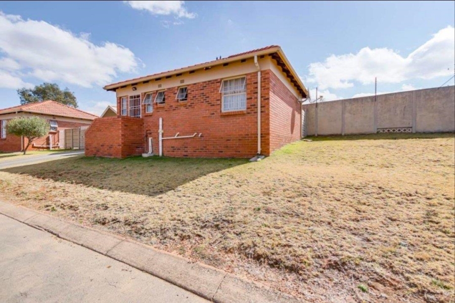 To Let 3 Bedroom Property for Rent in Thatch Hill Estate Gauteng
