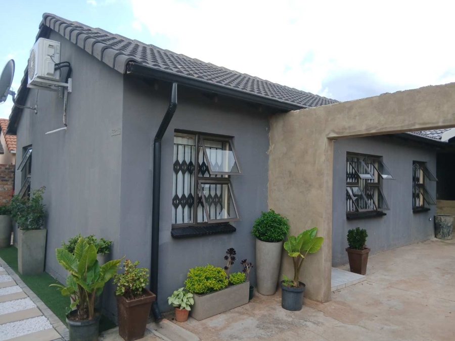 2 Bedroom Property for Sale in Mahube Valley Gauteng