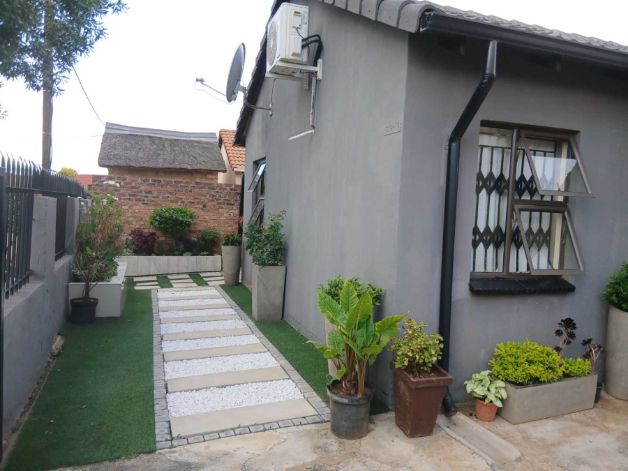 2 Bedroom Property for Sale in Mahube Valley Gauteng