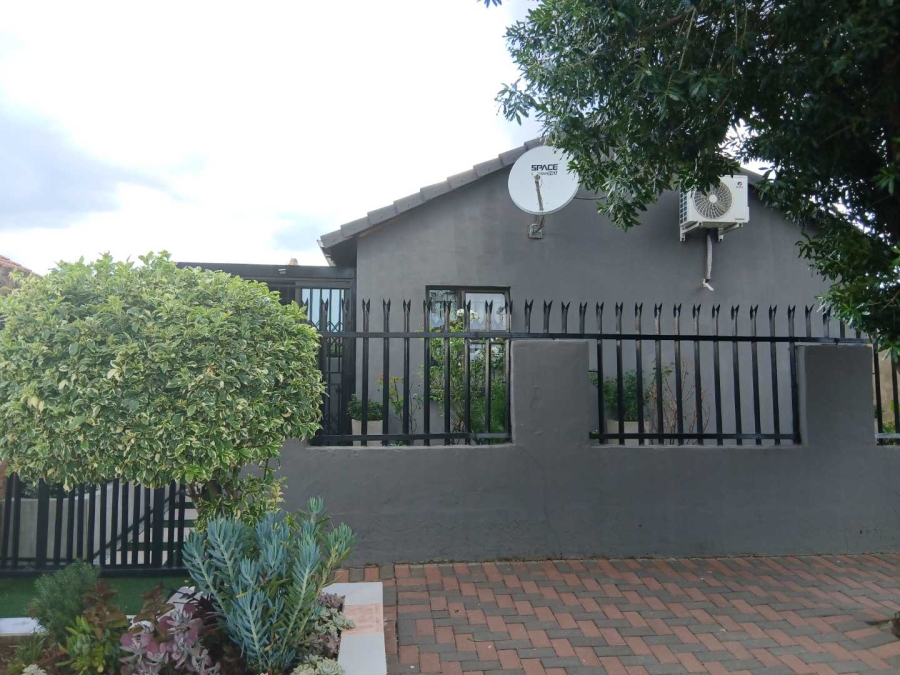2 Bedroom Property for Sale in Mahube Valley Gauteng