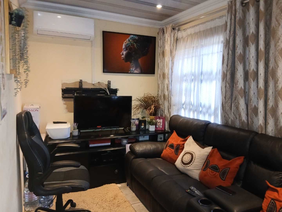 2 Bedroom Property for Sale in Mahube Valley Gauteng