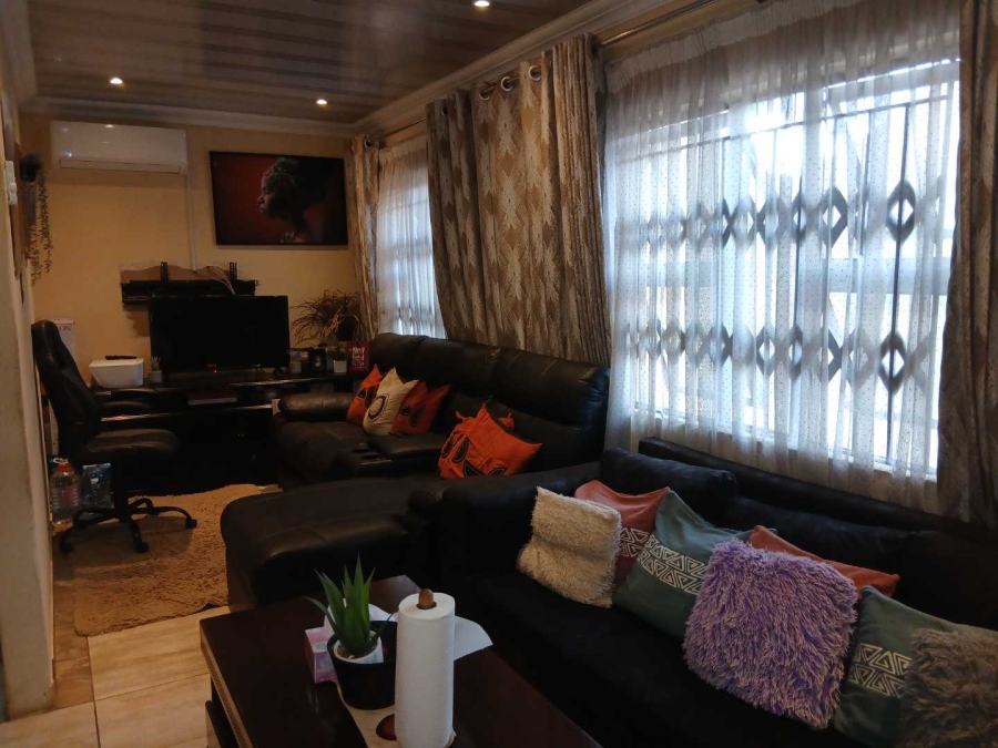 2 Bedroom Property for Sale in Mahube Valley Gauteng