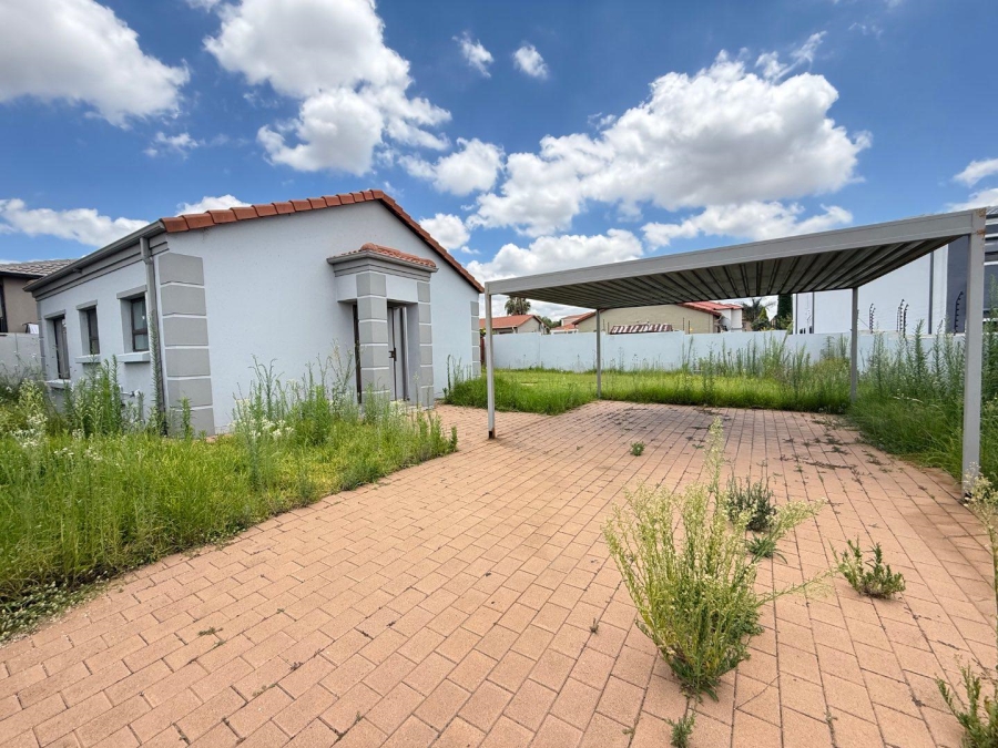 2 Bedroom Property for Sale in Blue Hills Gauteng