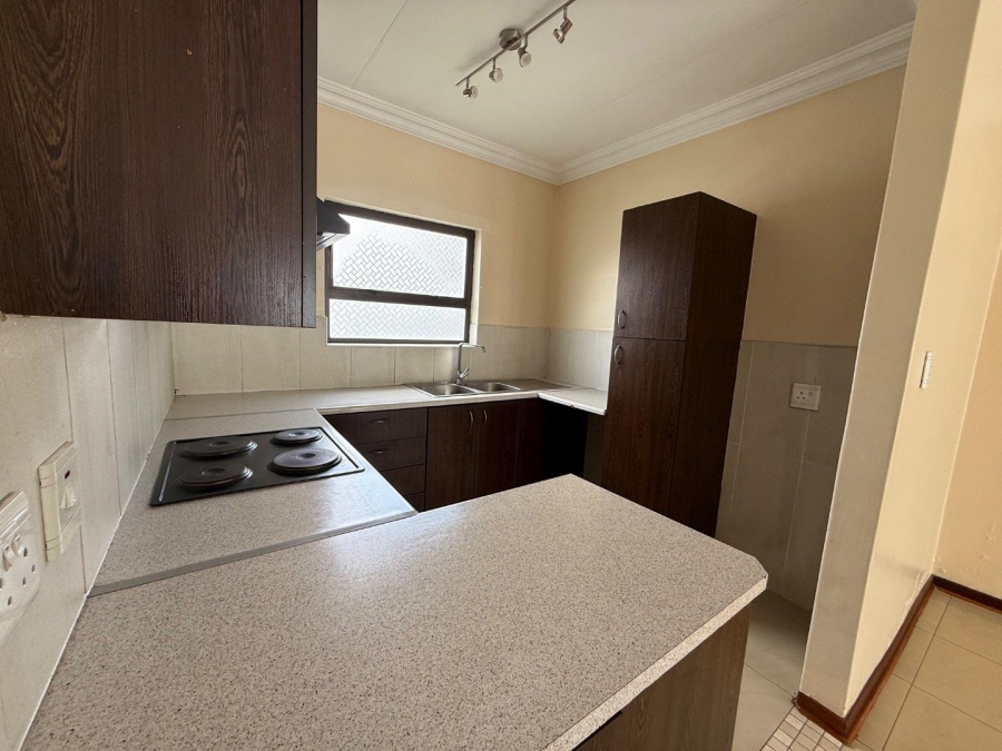 2 Bedroom Property for Sale in Blue Hills Gauteng