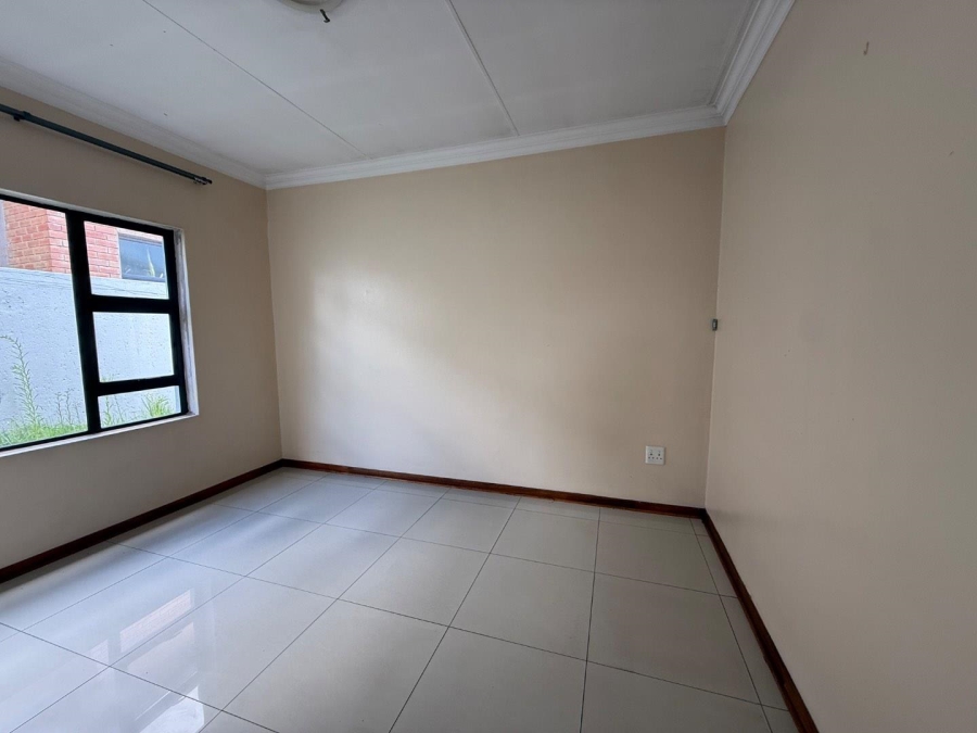 2 Bedroom Property for Sale in Blue Hills Gauteng
