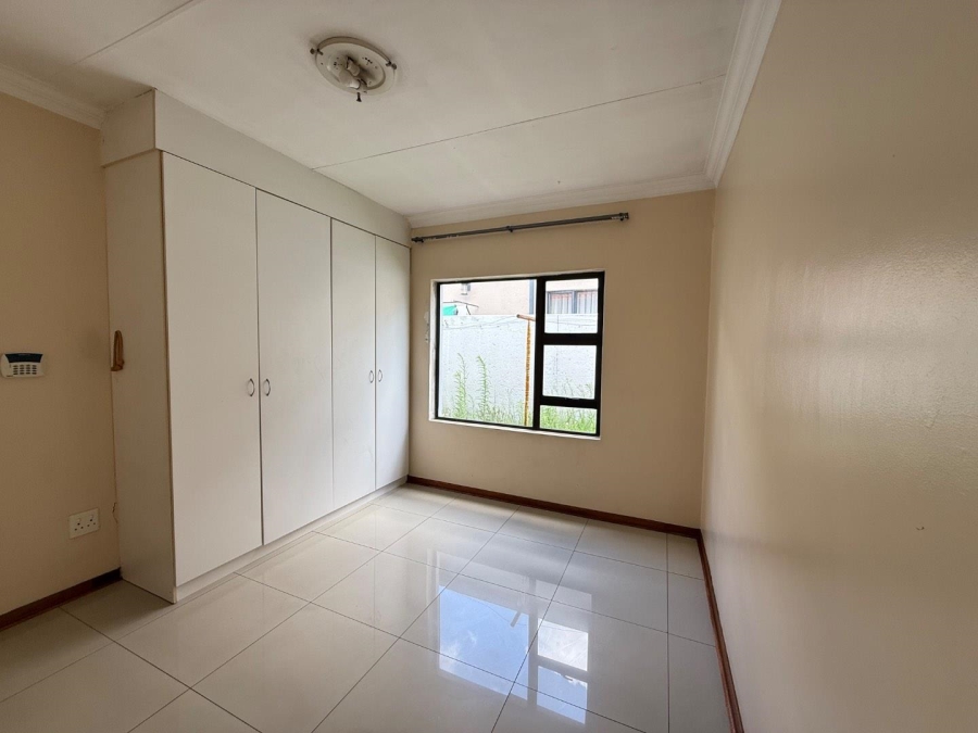 2 Bedroom Property for Sale in Blue Hills Gauteng