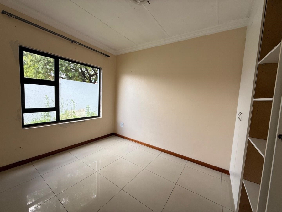 2 Bedroom Property for Sale in Blue Hills Gauteng