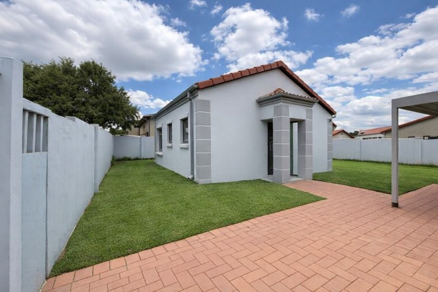 2 Bedroom Property for Sale in Blue Hills Gauteng