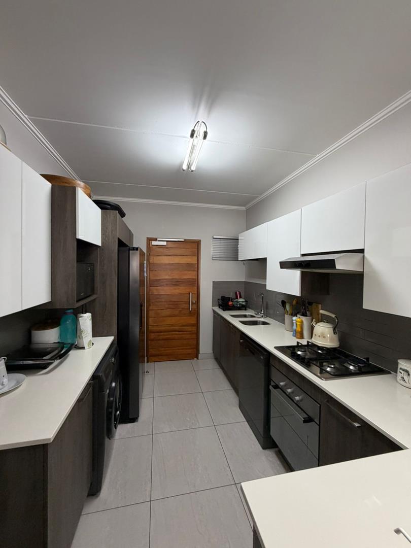 To Let 3 Bedroom Property for Rent in Glen Marais Gauteng