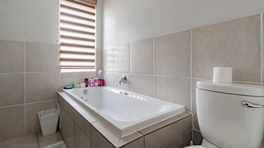 3 Bedroom Property for Sale in Albertsdal Gauteng