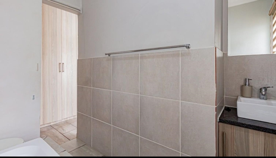 3 Bedroom Property for Sale in Albertsdal Gauteng