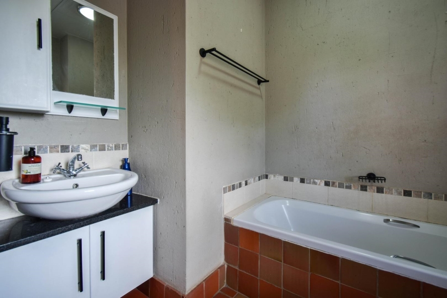 2 Bedroom Property for Sale in Die Wilgers Gauteng