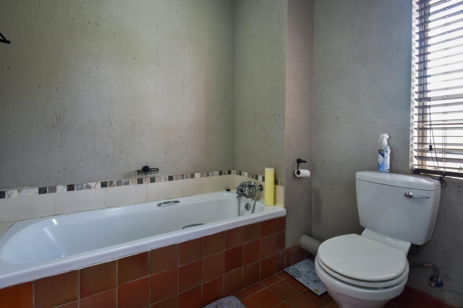 2 Bedroom Property for Sale in Die Wilgers Gauteng
