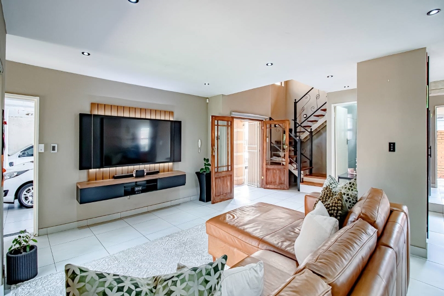 5 Bedroom Property for Sale in Highveld Gauteng