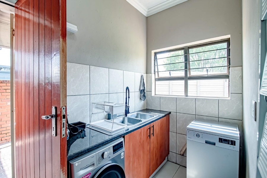 5 Bedroom Property for Sale in Highveld Gauteng