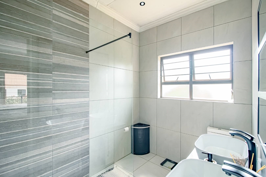 5 Bedroom Property for Sale in Highveld Gauteng