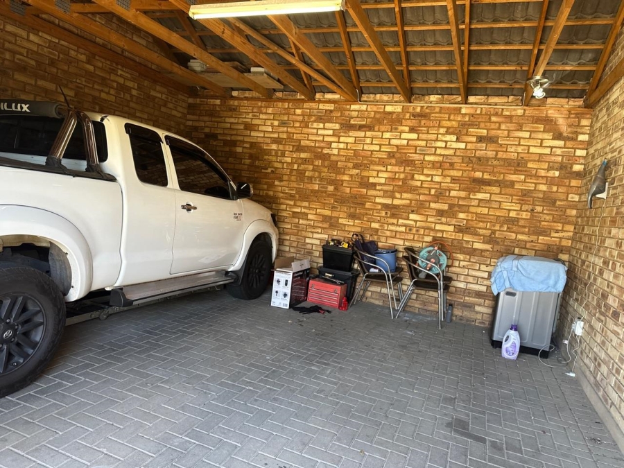 To Let 2 Bedroom Property for Rent in Weltevreden Park Gauteng