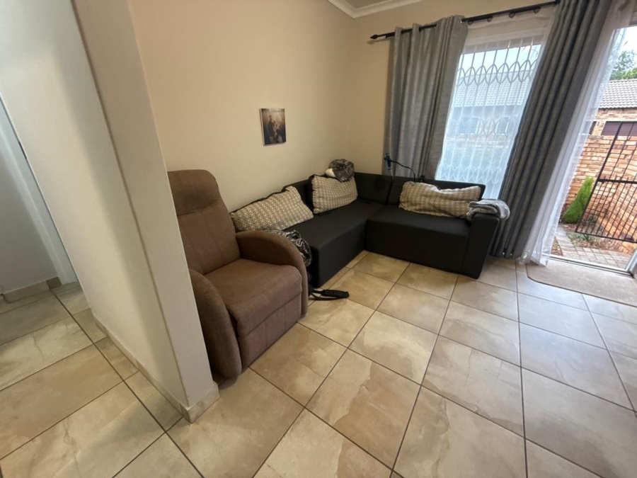 To Let 2 Bedroom Property for Rent in Weltevreden Park Gauteng