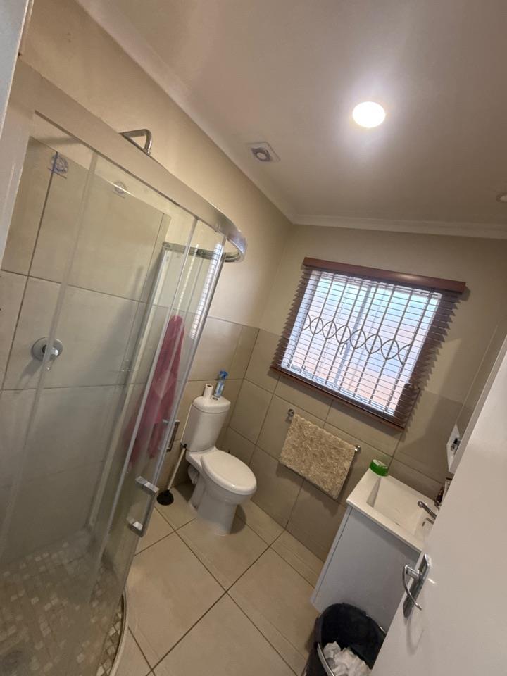 To Let 2 Bedroom Property for Rent in Weltevreden Park Gauteng