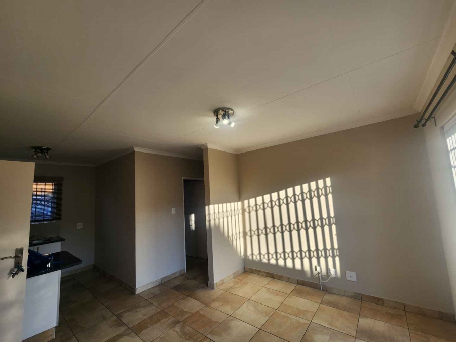 To Let 2 Bedroom Property for Rent in Weltevreden Park Gauteng