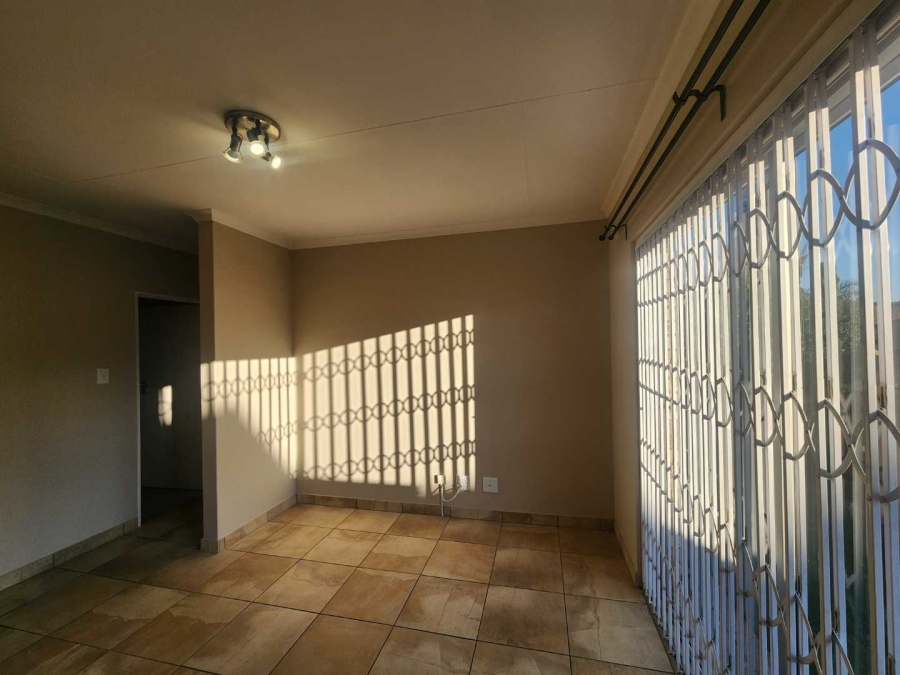 To Let 2 Bedroom Property for Rent in Weltevreden Park Gauteng