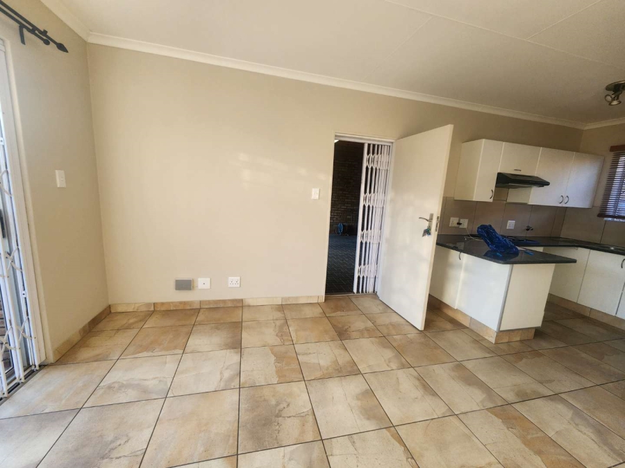 To Let 2 Bedroom Property for Rent in Weltevreden Park Gauteng
