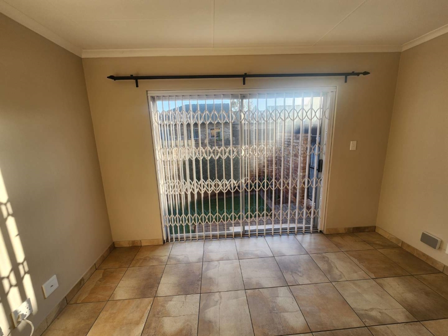 To Let 2 Bedroom Property for Rent in Weltevreden Park Gauteng