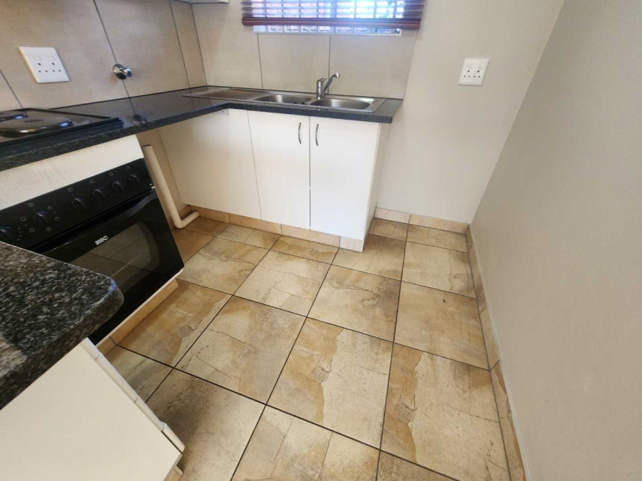 To Let 2 Bedroom Property for Rent in Weltevreden Park Gauteng