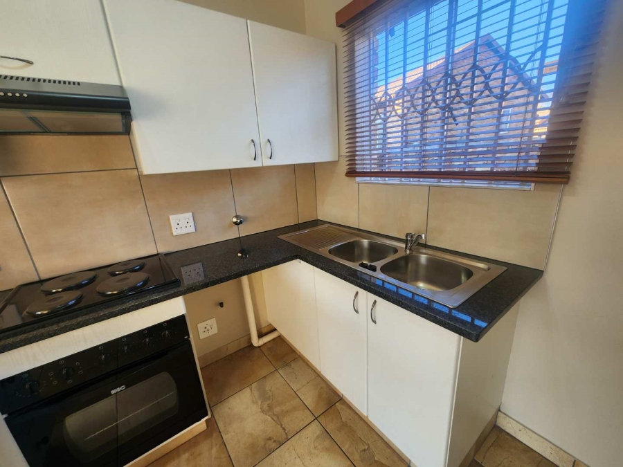 To Let 2 Bedroom Property for Rent in Weltevreden Park Gauteng