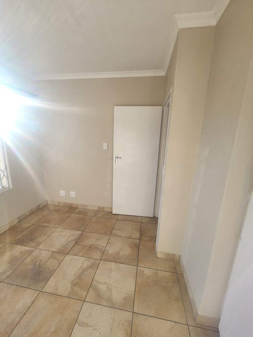 To Let 2 Bedroom Property for Rent in Weltevreden Park Gauteng