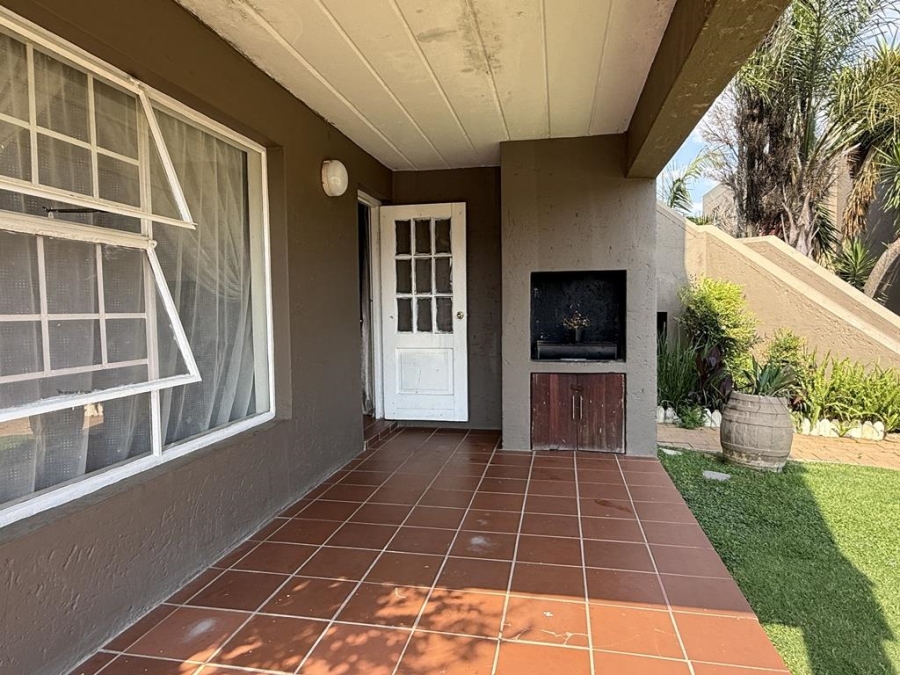 To Let 2 Bedroom Property for Rent in Allens Nek Gauteng