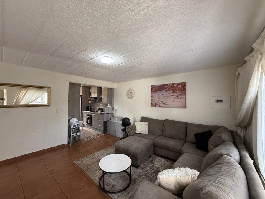 To Let 2 Bedroom Property for Rent in Allens Nek Gauteng