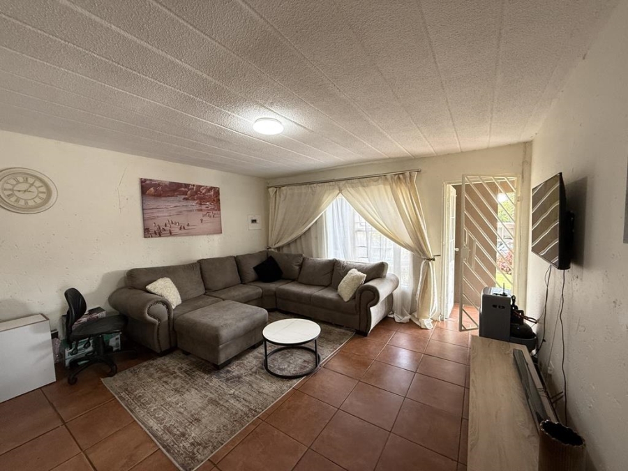 To Let 2 Bedroom Property for Rent in Allens Nek Gauteng