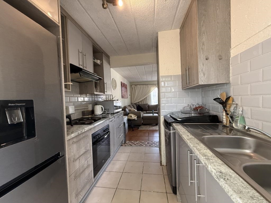 To Let 2 Bedroom Property for Rent in Allens Nek Gauteng