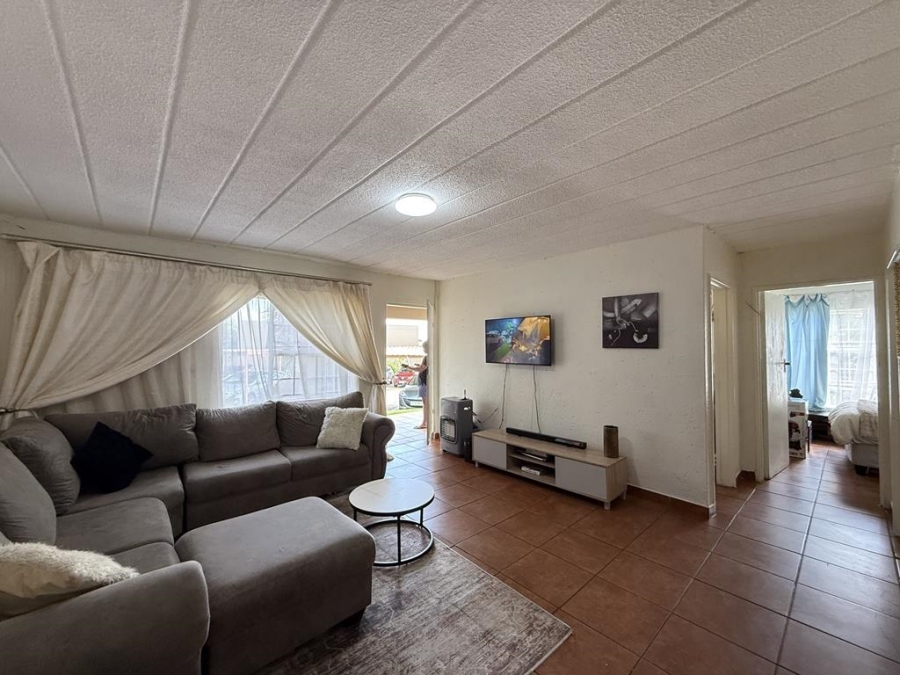 To Let 2 Bedroom Property for Rent in Allens Nek Gauteng