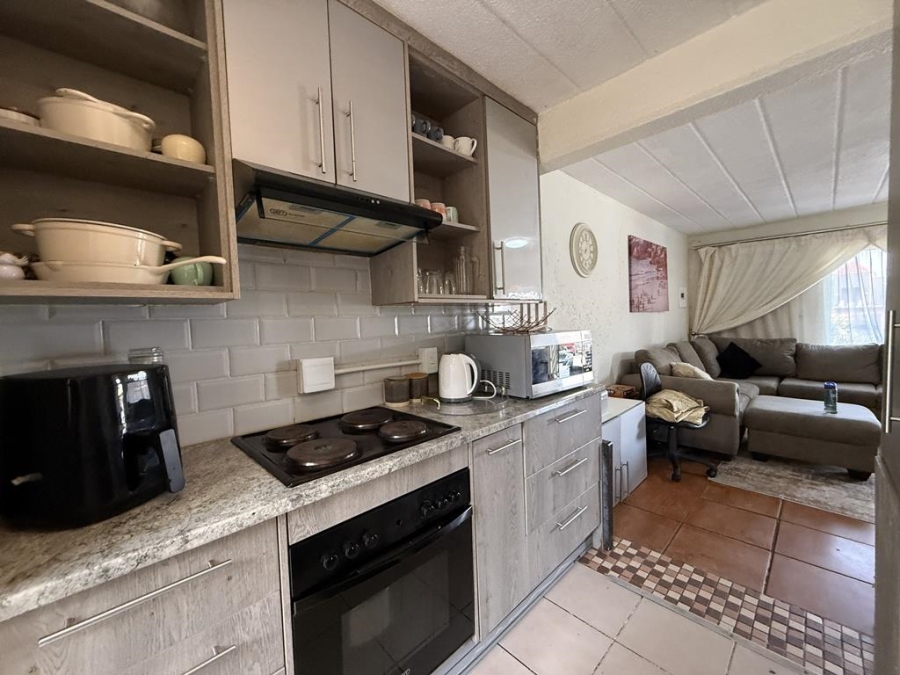 To Let 2 Bedroom Property for Rent in Allens Nek Gauteng