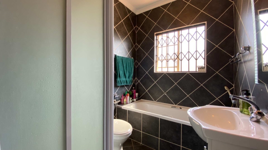 2 Bedroom Property for Sale in North Riding Gauteng