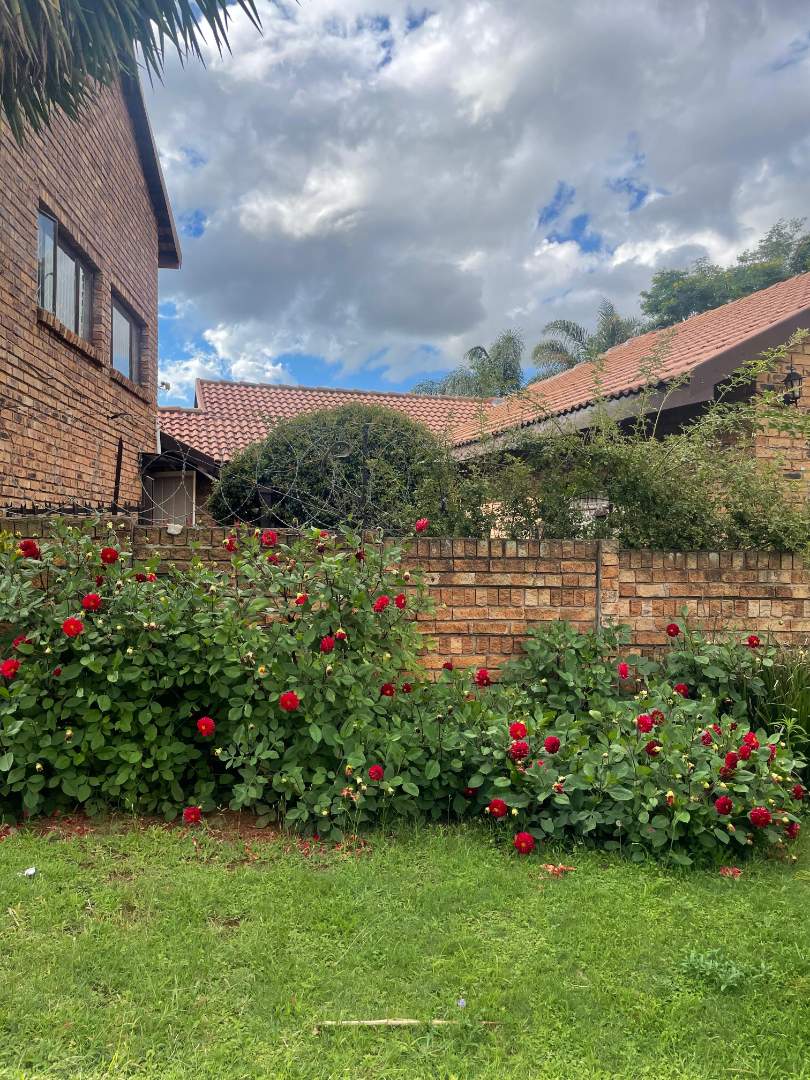 7 Bedroom Property for Sale in Heuweloord Gauteng