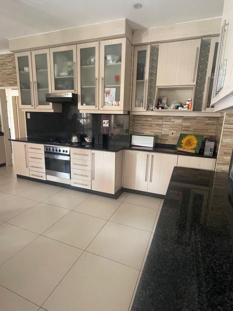 7 Bedroom Property for Sale in Heuweloord Gauteng
