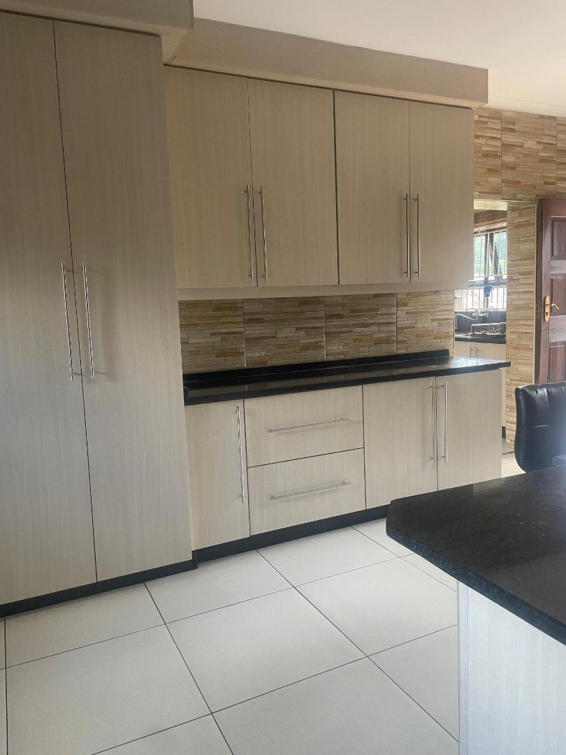 7 Bedroom Property for Sale in Heuweloord Gauteng