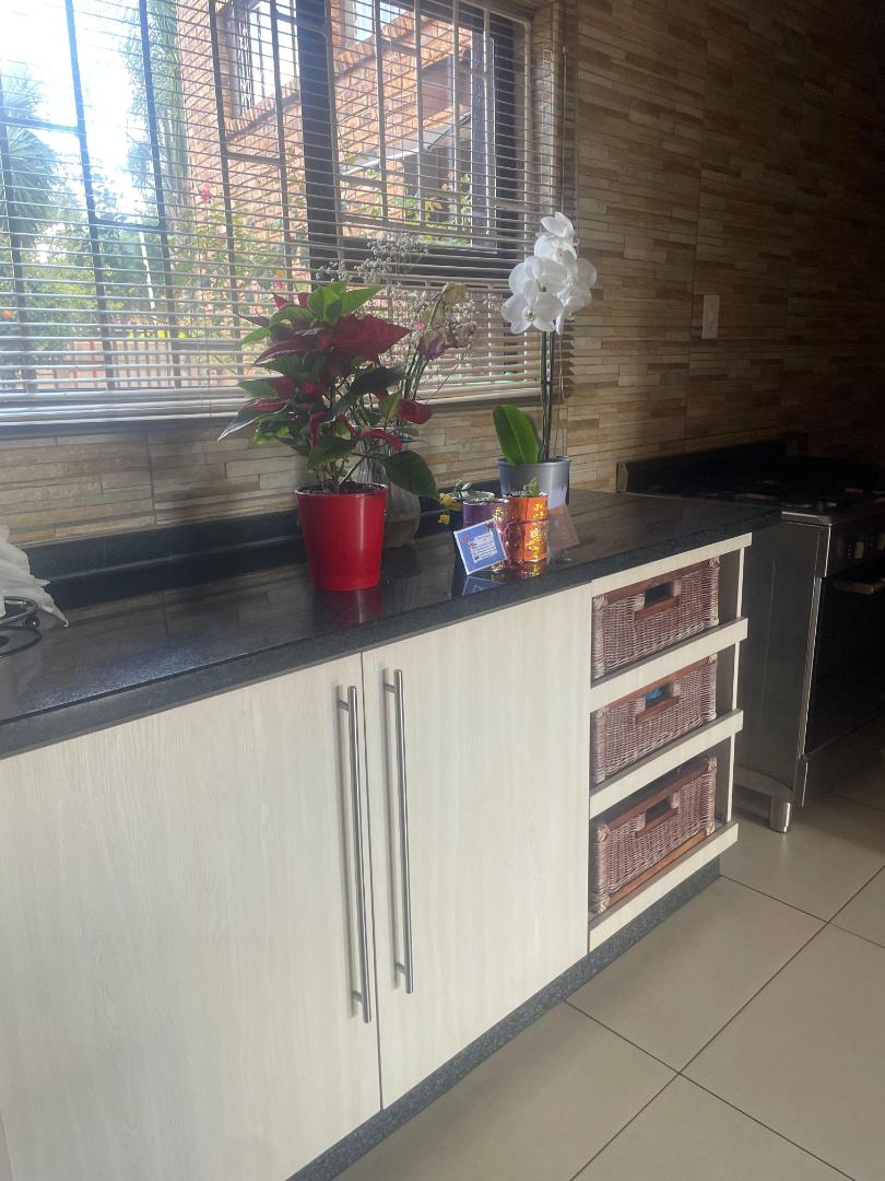 7 Bedroom Property for Sale in Heuweloord Gauteng
