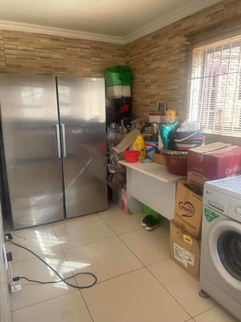 7 Bedroom Property for Sale in Heuweloord Gauteng